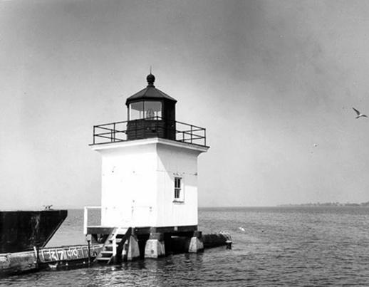 Cape Vincent Breakwater Lighthouse, New York at Lighthousefriends.518 Cape Vincent Breakwater Lighthouse, New York at Lighthousefriends.518