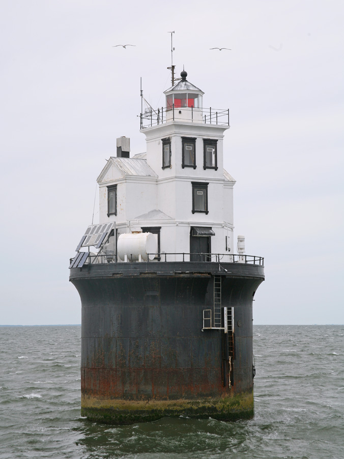    http://www.lighthousefriends.com/fourteenfoot1_2006.jpg         
