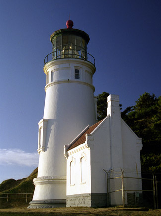 http://www.lighthousefriends.com/heceta5.jpg