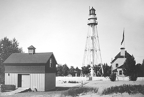 Two Rivers lighthouse - UWDC - UW-Madison Libraries