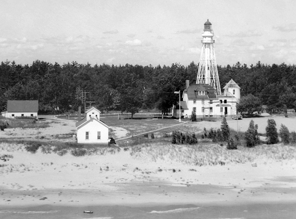 Two Rivers lighthouse - UWDC - UW-Madison Libraries